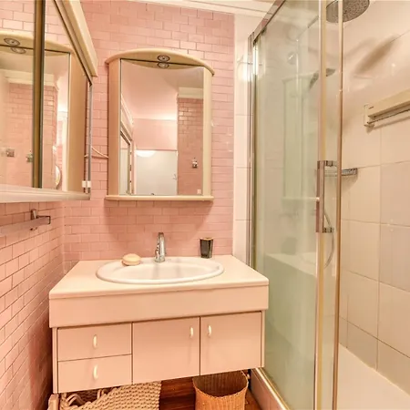 Grand Studio-loft Dans Le Jardin Du Luxembourg Avec Parking By Weekome Paris